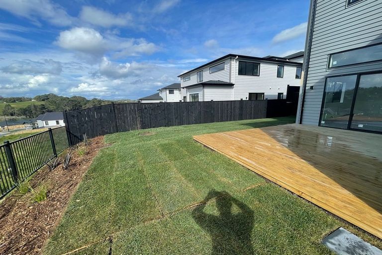 Photo of property in 2 Lumber Rise, Swanson, Auckland, 0614