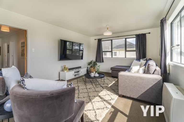 Photo of property in 12 Bloomsbury Grove, Newlands, Wellington, 6037