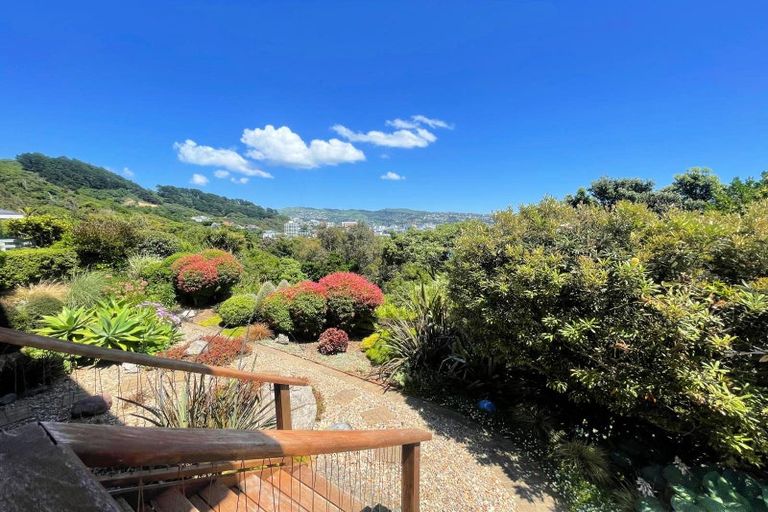 Photo of property in Beauport Apartments, 2/30 The Crescent, Roseneath, Wellington, 6011