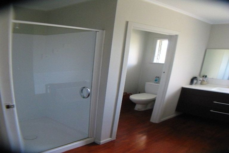 Photo of property in 19 Woodstock Road, Forrest Hill, Auckland, 0620