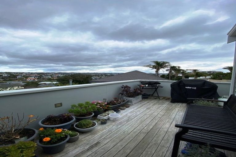 Photo of property in 43a Marellen Drive, Red Beach, 0932