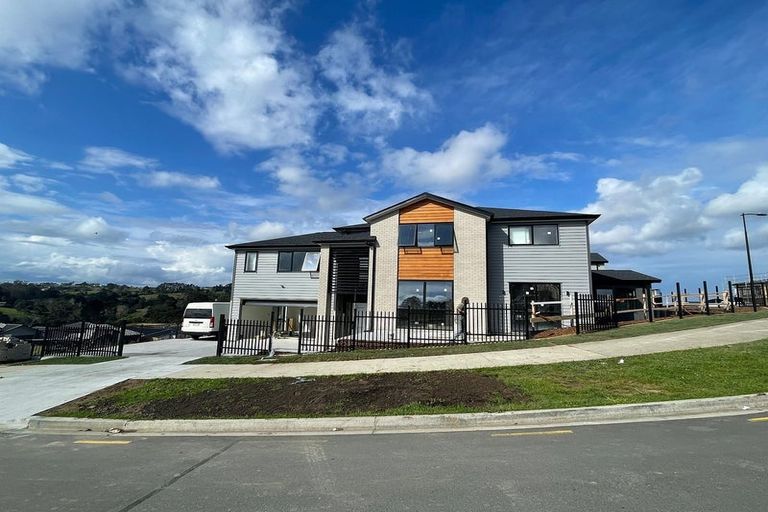 Photo of property in 2 Lumber Rise, Swanson, Auckland, 0614