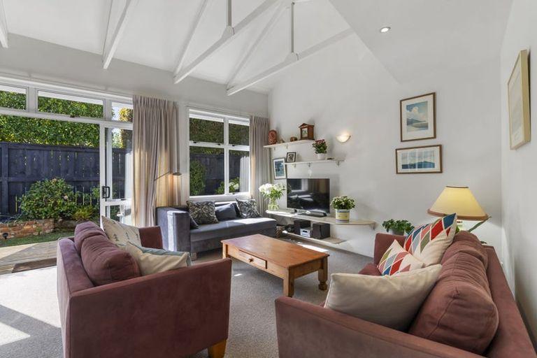 Photo of property in 2/118 Victoria Road, Devonport, Auckland, 0624