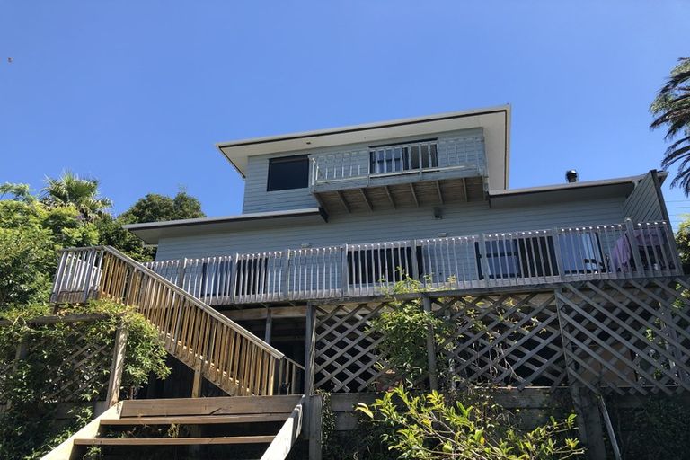 Photo of property in 947 East Coast Road, Torbay, Auckland, 0630