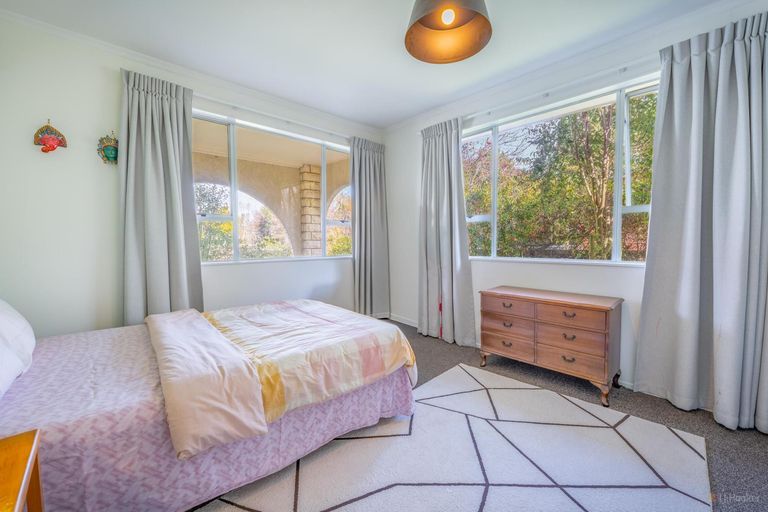 Photo of property in 60 Timaru Road, Waimate, 7924