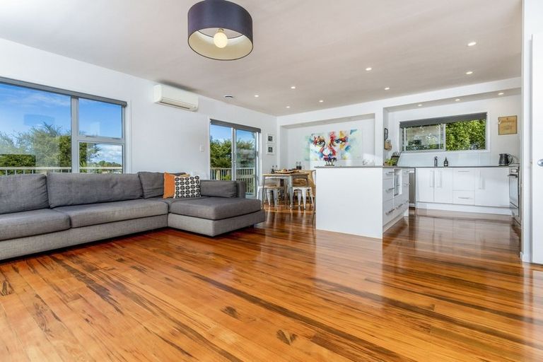 Photo of property in 15 Welland Place, Hillcrest, Auckland, 0627