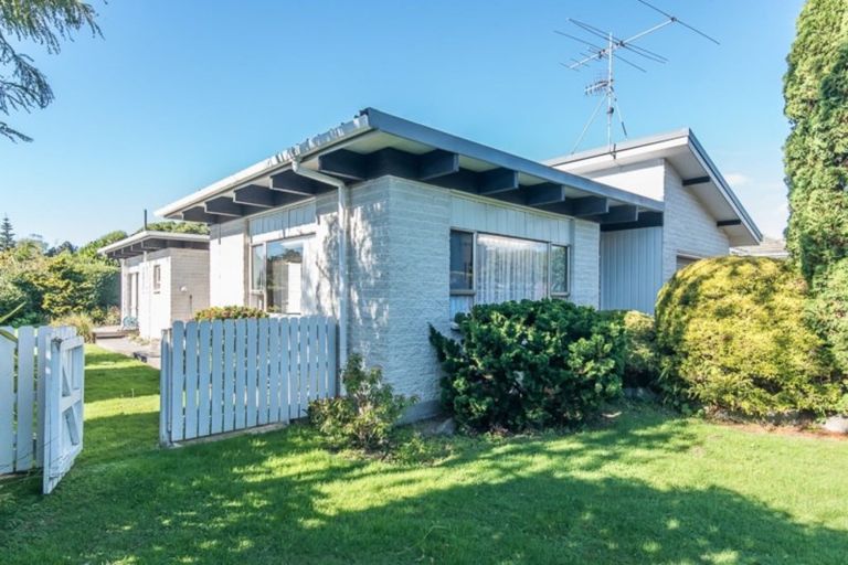 Photo of property in 211 Te Moana Road, Waikanae, 5036