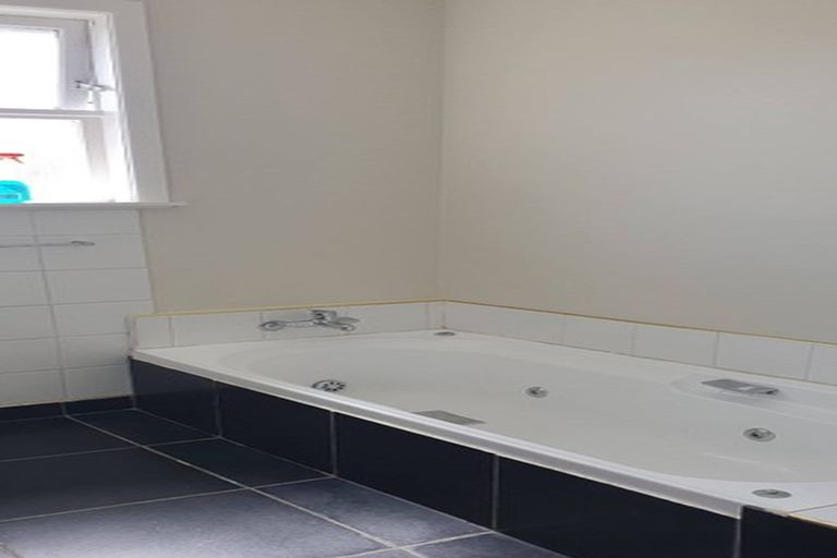 Photo of property in 12 Maple Grove, Kingston, Wellington, 6021