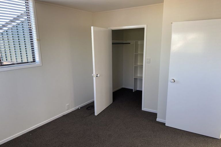 Photo of property in 1/19 Marcel Place, Glenfield, Auckland, 0629