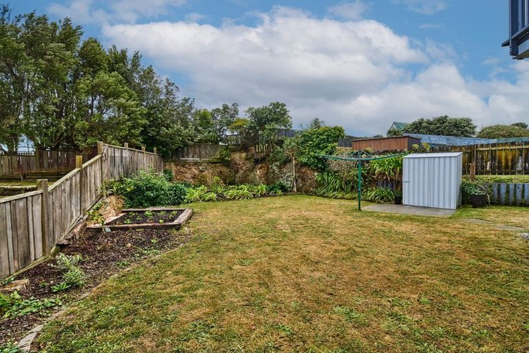 Photo of property in 109a Gloaming Hill, Titahi Bay, Porirua, 5022