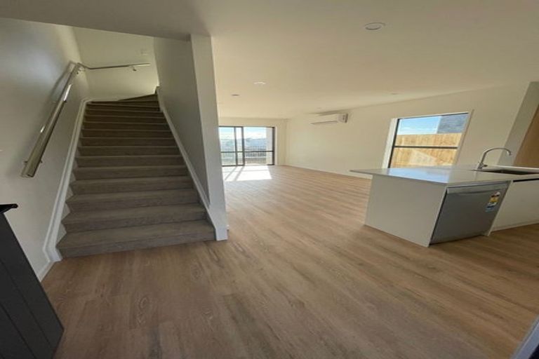 Photo of property in 16 Clay Works Lane, New Lynn, 0600