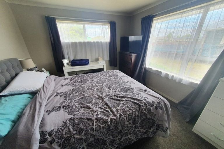 Photo of property in 6 Queenspark Drive, Parklands, Christchurch, 8083