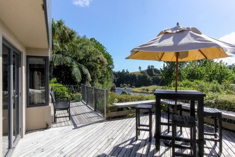 Photo of property in 371b Mangorei Road, Merrilands, New Plymouth, 4312