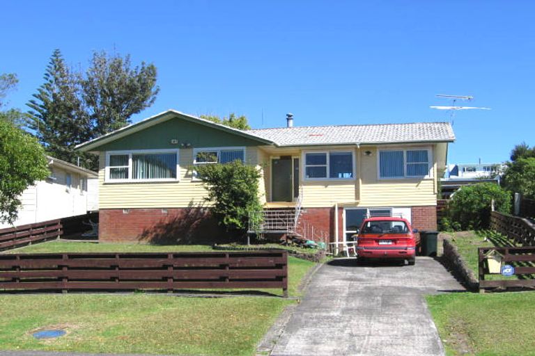 Photo of property in 5 Finlow Drive, Te Atatu South, Auckland, 0610