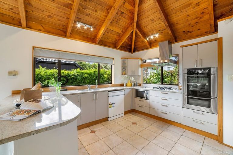 Photo of property in 2/60 Aberdeen Road, Campbells Bay, Auckland, 0620