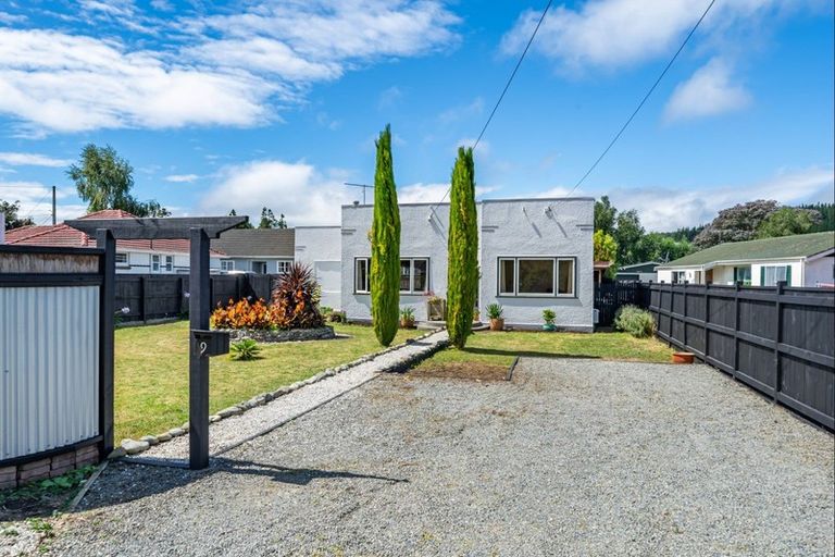 Photo of property in 9 Mangaroa Hill Road, Maoribank, Upper Hutt, 5018