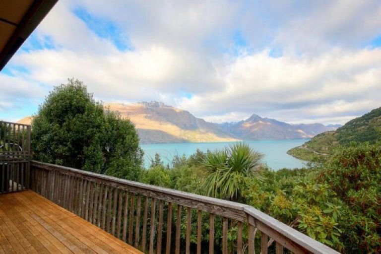 Photo of property in 24a Mckerrow Place, Sunshine Bay, Queenstown, 9300