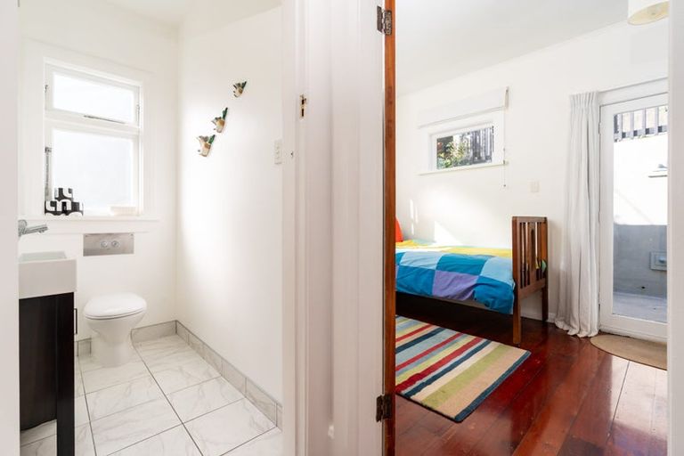 Photo of property in 37 The Crescent, Roseneath, Wellington, 6011