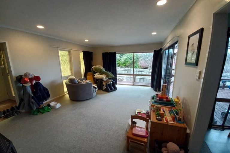 Photo of property in 15 La Perouse Street, Botany Downs, Auckland, 2010