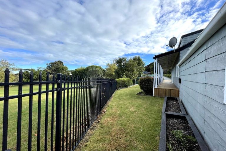Photo of property in 15 Dalwhinnie Parade, Highland Park, Auckland, 2010