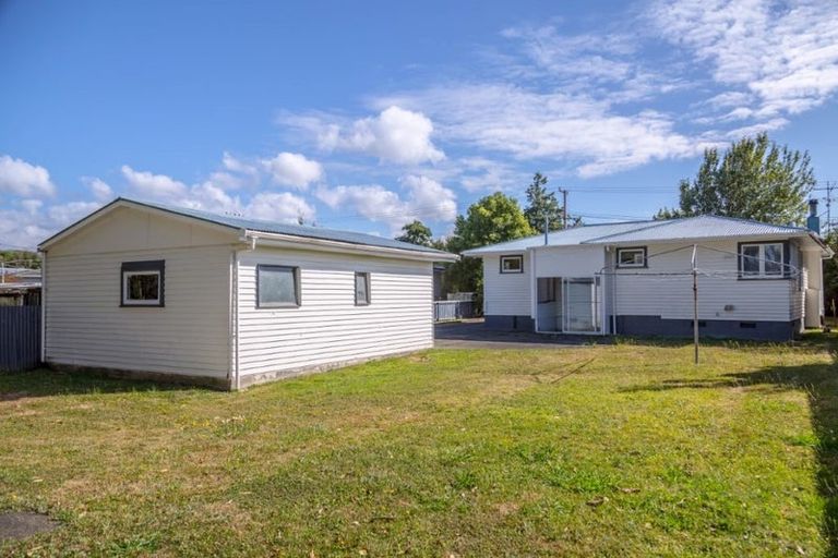 Photo of property in 79 Victoria Street, Carterton, 5713