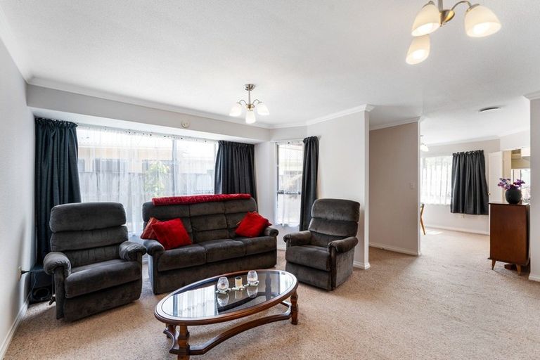 Photo of property in 1/24 Comeskey Grove, Elderslea, Upper Hutt, 5018