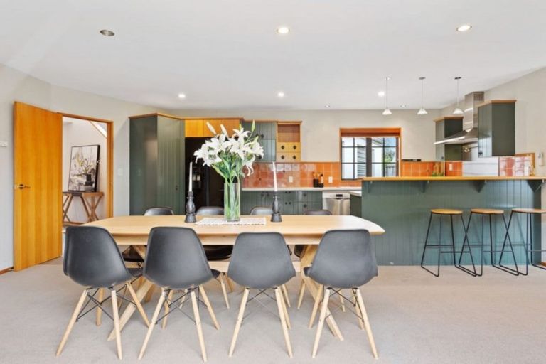 Photo of property in 323 Gardiners Road, Harewood, Christchurch, 8051