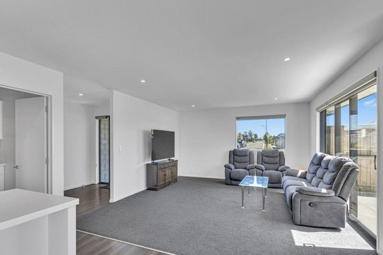 Photo of property in 132 Shillingford Boulevard, Rolleston, 7615