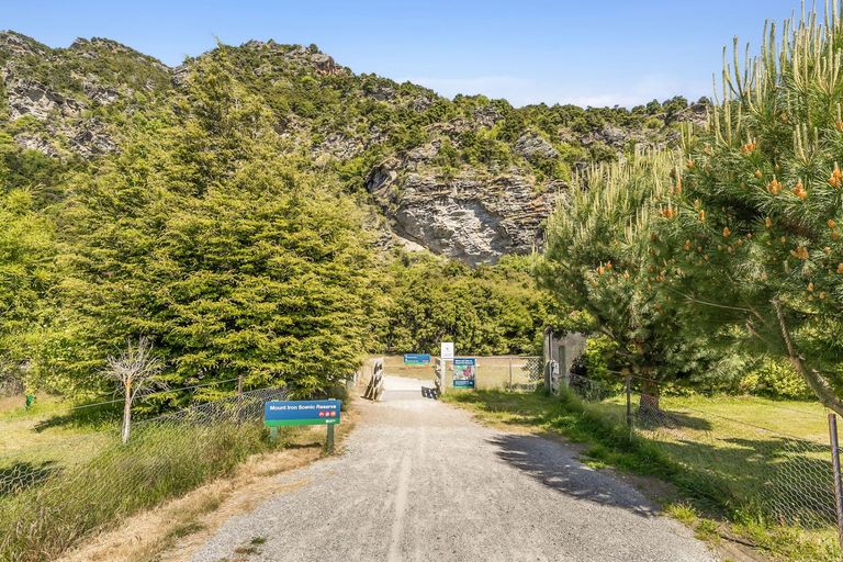 Photo of property in Manuka Grove, 13 Ewing Place, Albert Town, Wanaka, 9305