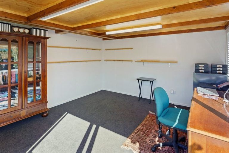 Photo of property in 63 Waipunahau Road, Waikanae, 5036