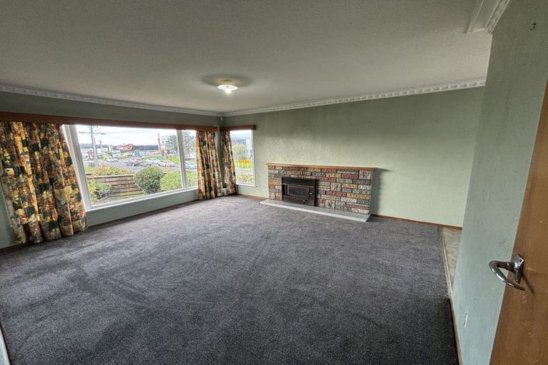 Photo of property in 201 Chivalry Road, Glenfield, Auckland, 0629