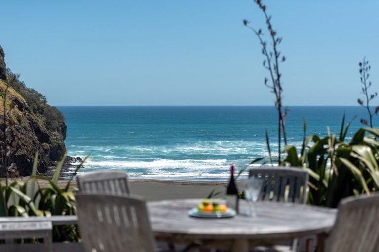 Photo of property in 20 Garden Road, Piha, 0772