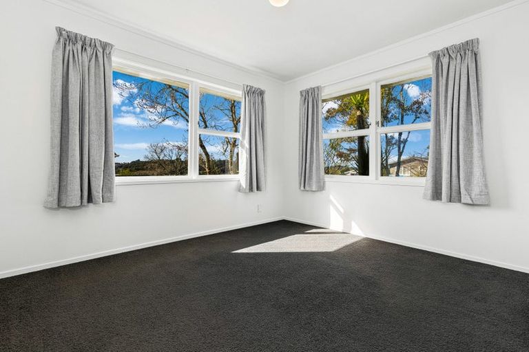 Photo of property in 33 Sunvue Road, Glen Eden, Auckland, 0602