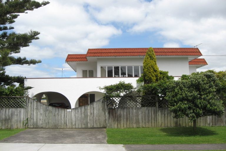 Photo of property in 2 Hardley Avenue, Tindalls Beach, Whangaparaoa, 0930