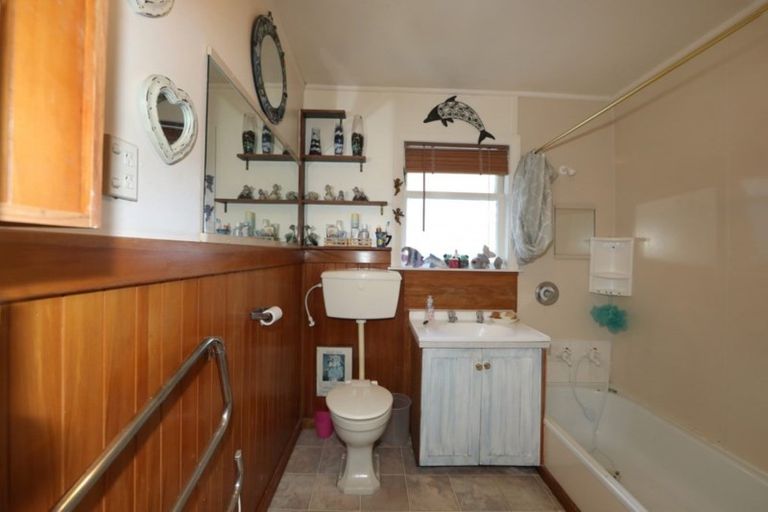 Photo of property in 47 Faraday Street, Hospital Hill, Napier, 4110