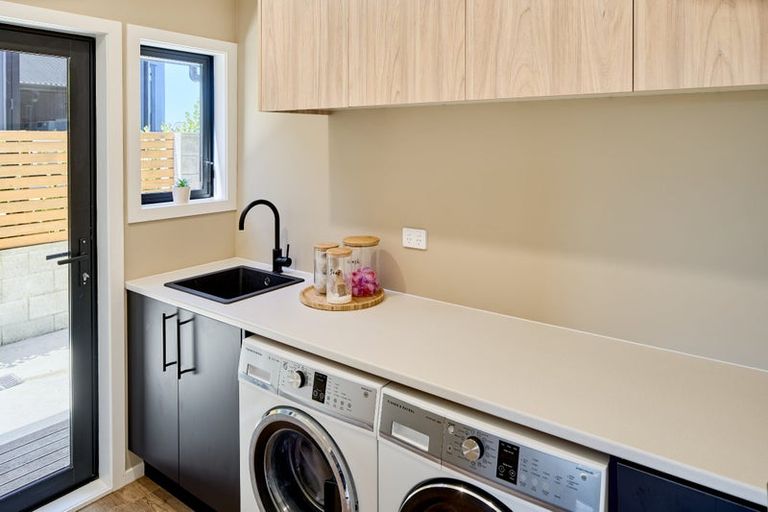 Photo of property in 12 Boeing Way, Newlands, Wellington, 6037