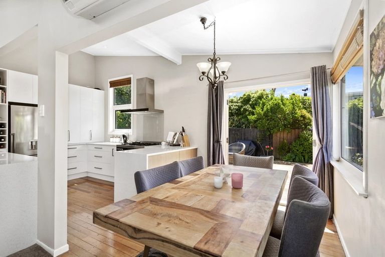 Photo of property in 15 Cherry Blossom Grove, Maungaraki, Lower Hutt, 5010