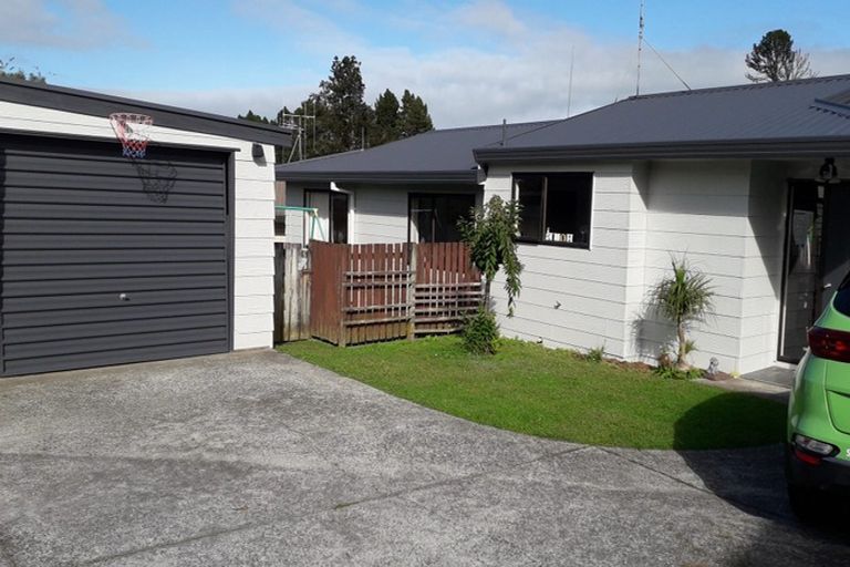 Photo of property in 7b Pokapu Place, Bethlehem, Tauranga, 3110