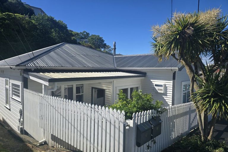 Photo of property in 32 Todman Street, Brooklyn, Wellington, 6021