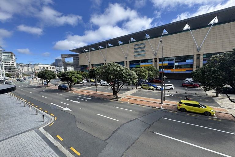 Photo of property in Piermont Apartments, 1a/82 Cable Street, Te Aro, Wellington, 6011