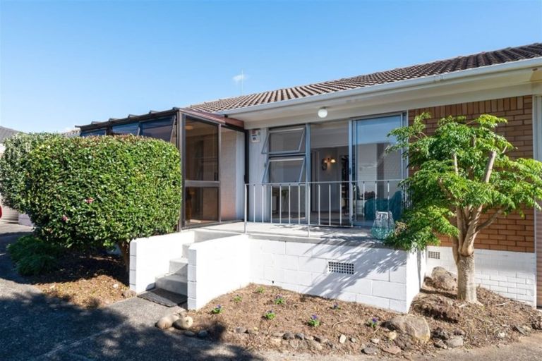 Photo of property in 2/7 Napoleon Avenue, Milford, Auckland, 0620