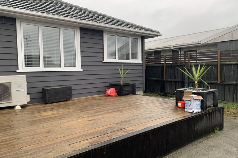 Photo of property in 100 Northcote Road, Northcote, Christchurch, 8052