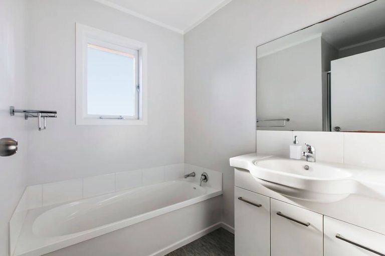 Photo of property in 8 Sterling Avenue, Manurewa East, Auckland, 2102