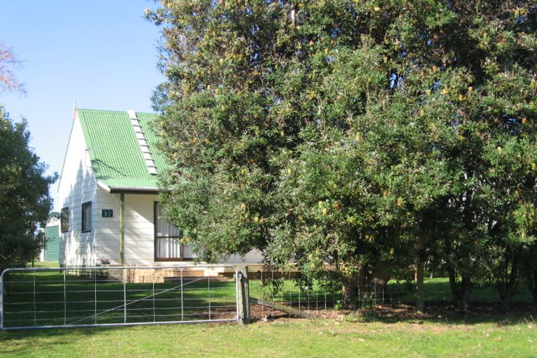 Photo of property in 39 Oyster Drive, Cooks Beach, Whitianga, 3591