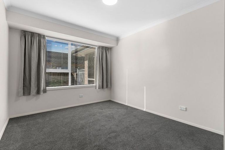 Photo of property in 82 Barbados Way, One Tree Point, 0118