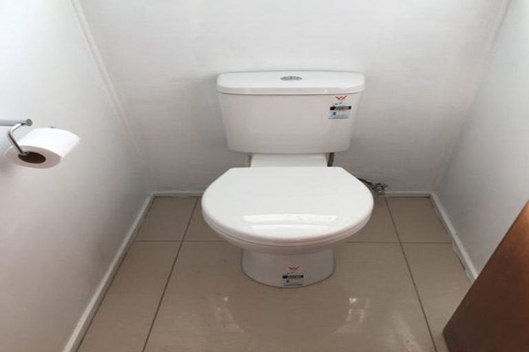 Photo of property in 21 Edgewater Drive, Pakuranga, Auckland, 2010