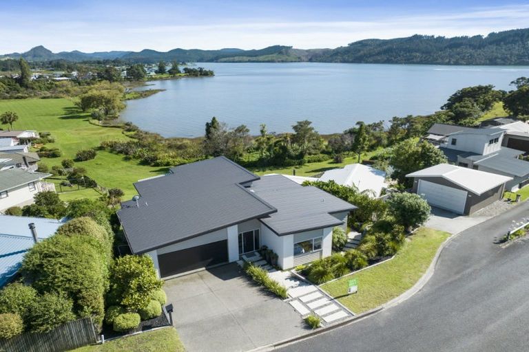 Photo of property in 104 Tukere Drive, Whangamata, 3620