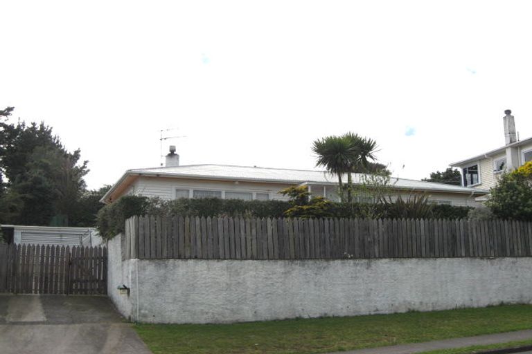 Photo of property in 120 Omata Road, Marfell, New Plymouth, 4310