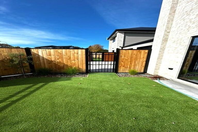 Photo of property in 2/6 Matata Place, Dallington, Christchurch, 8061