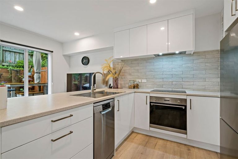 Photo of property in 12/30 John Jennings Drive, Oteha, Auckland, 0632